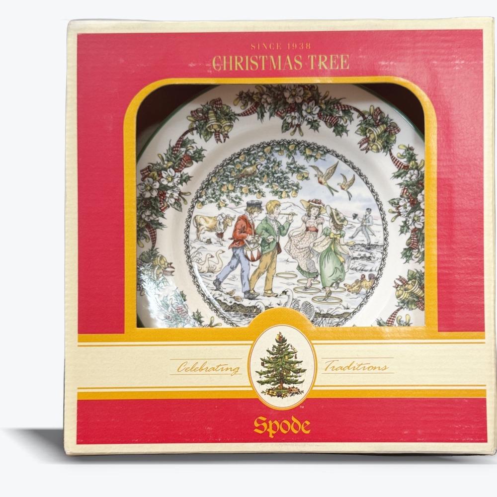 Spode Christmas Tree World of Christmas Carolling Plate 12 Days Day 3 8in 2007